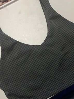 Black and Green Houndstooth V-Neck Crop Sports Bra